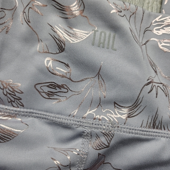 Tail Leggings Women's XS Dusty Lavender color with Metallic floral Leaves - Picture 4 of 13
